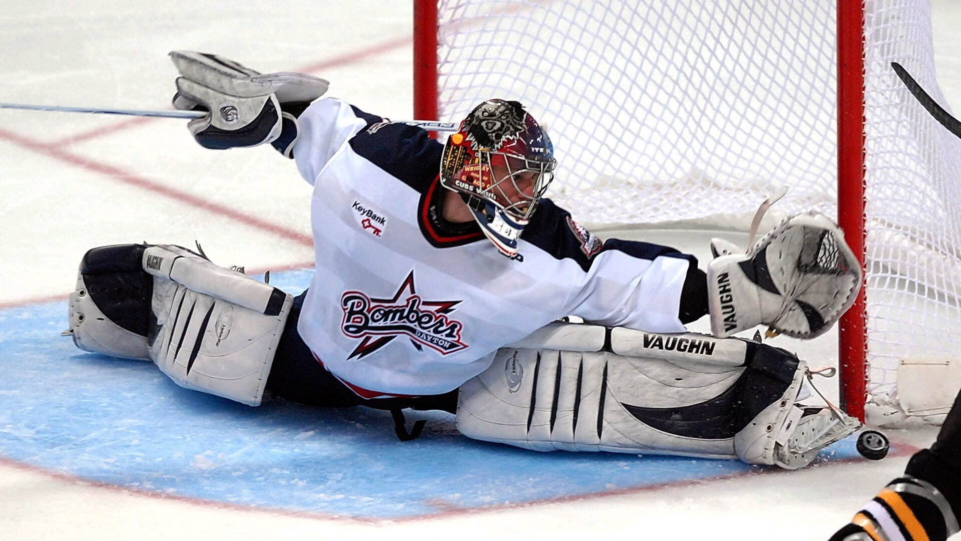 赛道上的毫厘之争，维斯塔潘如何带领红牛车队在法拉利阴影下险胜